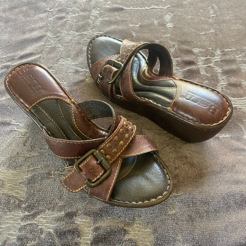 Born Leather Wedge Sandals Brown Studded Buckle Comfort Slide Women’s Size 5.5–6 - Picture 1 of 4